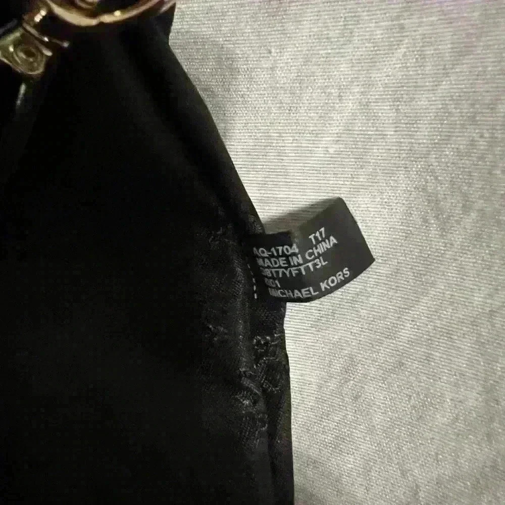 Michael Kors Beautiful Large Leather Tote / Purse.  Excellent Used Condition - Picture 7 of 8